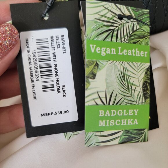 2 Badgley Mischka Black Quilted Wallet/Wristlet w/ Phone Holder Retails $120 NWT - Picture 4 of 10